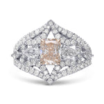 Außergewöhnlicher Ring mit Fancy Light Pink Brown Radiant Diamant und Seitensteinen