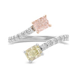Ring mit zwei Radiant-Diamanten in Light Brown-Pink und Fancy Yellow-Green