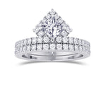 طقم من خاتم خطوبة وخاتم زواج مرصعان بالماس بقطع "برينسيس" وتصميم "هالو"