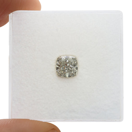 ألماسة وسادة زرقاء فاتحة 0.68 قيراط VVS1 GIA