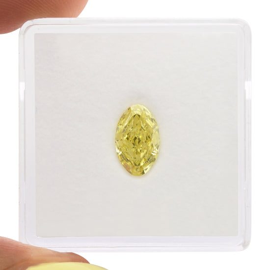 Diamante ovale giallo intenso fantasia da 1.03 carati VS1 GIA