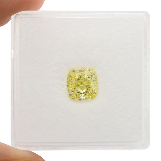 Diamante GIA VS2 cuscino Fancy Intense Yellow da 1,50 carati