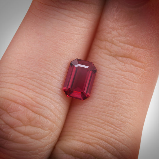 1.55 Carat Red MOZAMBIQUE Emerald Ruby CD