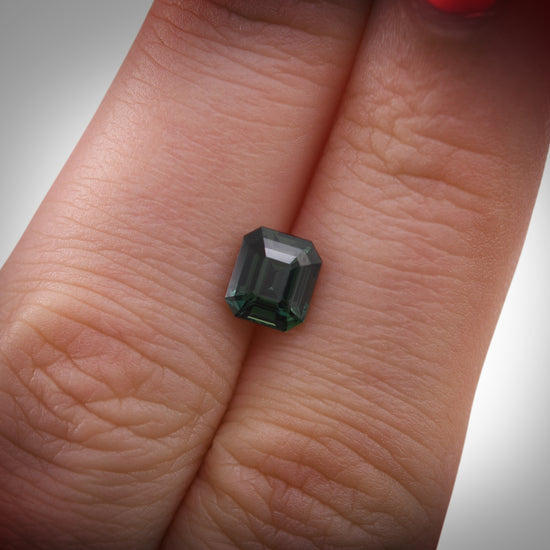1.58 Carat Green MADAGASCAR Emerald Sapphire
