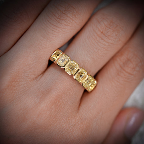 Voll eternity Ring mit Smaragd-geschliffenen Diamanten