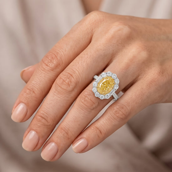 Anello con alone a forma di pera rosa brunastro fantasia