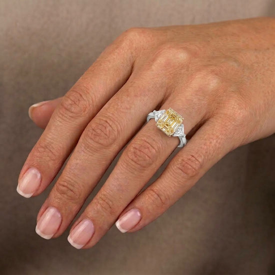 Anello con alone a forma di pera rosa brunastro fantasia