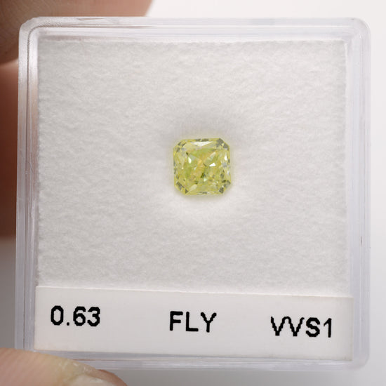 0.63 Carat Fancy Light Yellow Radiant Diamond VVS1 IGI