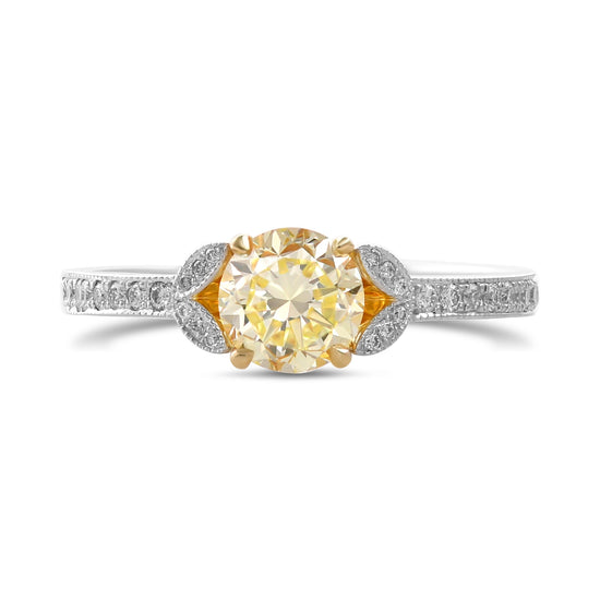 Gelber Fancy-Brillantring mit seitlichen Pavé-Diamanten