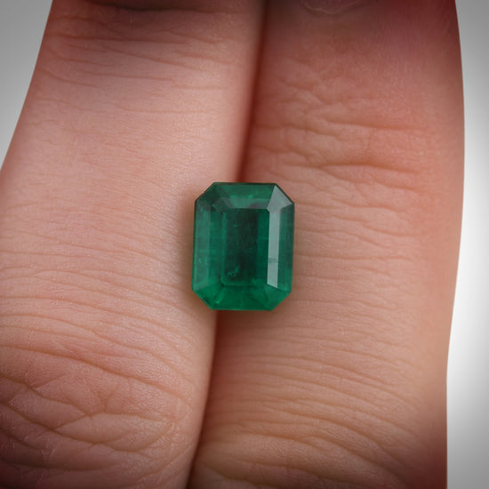 2.23 Carat Green COLOMBIAN Emerald Emerald CD