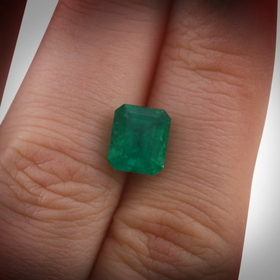 2.40 Carat Green COLOMBIAN Emerald Emerald CD