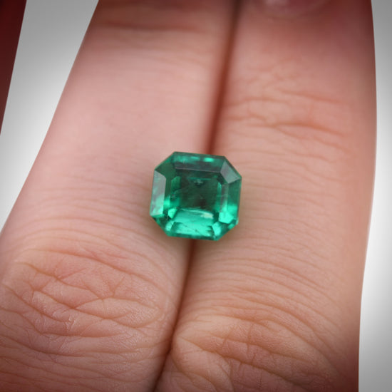2.55 Carat Green COLOMBIAN Emerald Emerald GRS
