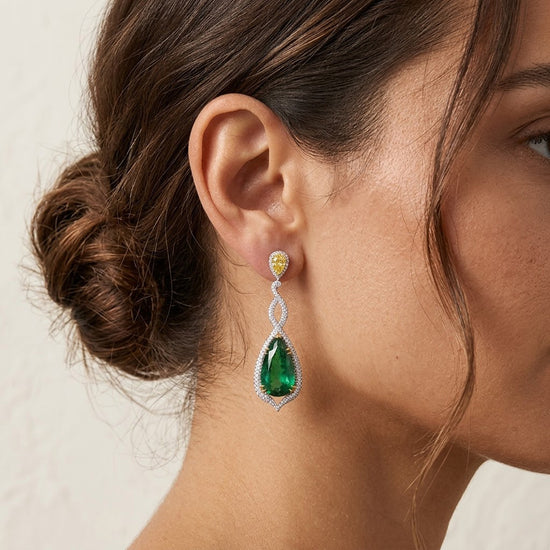 Ohrhänger mit grünem sambianischem Smaragd und kanariengelbem Diamanten