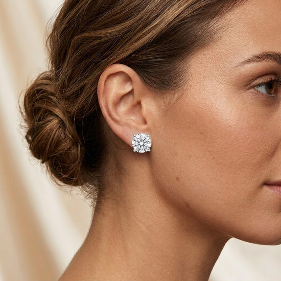 GIA, Round Brilliant Diamond Stud Earrings
