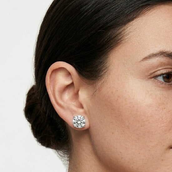 GIA, Round Brilliant Diamond Stud Earrings