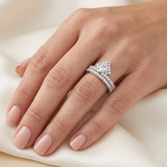 طقم خاتم خطوبة ألماسي بقصة برينسيس مع هالة وخاتم زفاف