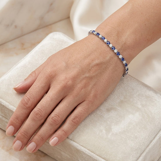 10.07 Karat Diamant- und Saphir-Tennisarmband