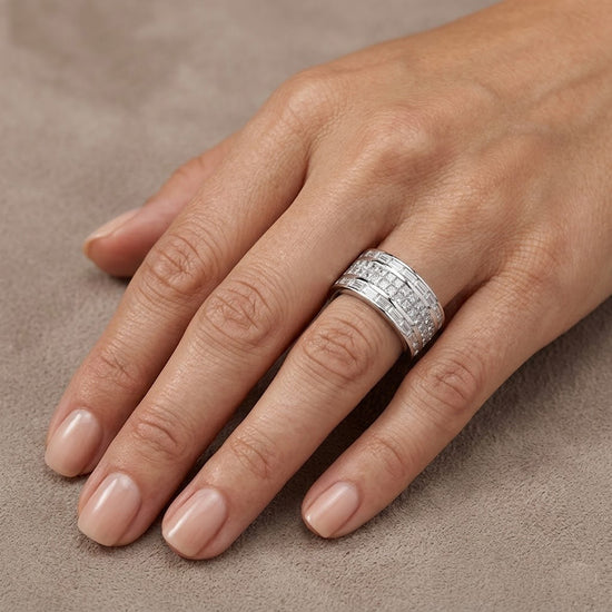 Fascia a mezza eternità a quattro file incolore