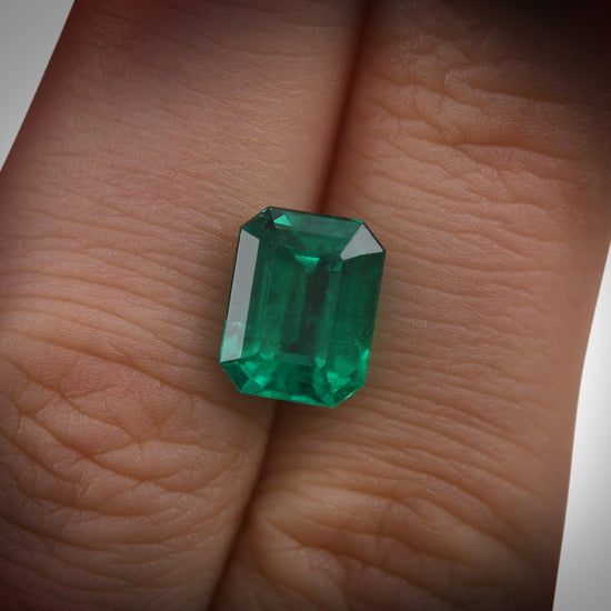 3.23 Carat Green COLOMBIAN Emerald Emerald CD