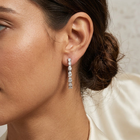 أقراط حلقات من الماس الأبيض على شكل كمثرى