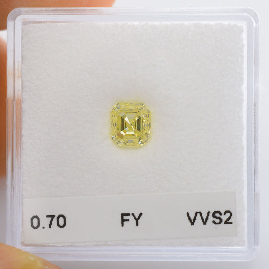 0.70 Carat Fancy Yellow Emerald Diamond VVS2 IGI