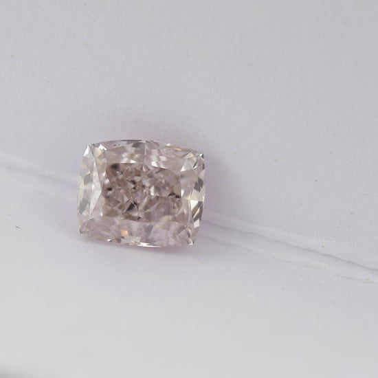 1.06 Karat Fancy Pinkish Brown Cushion-Diamant VS2 GIA