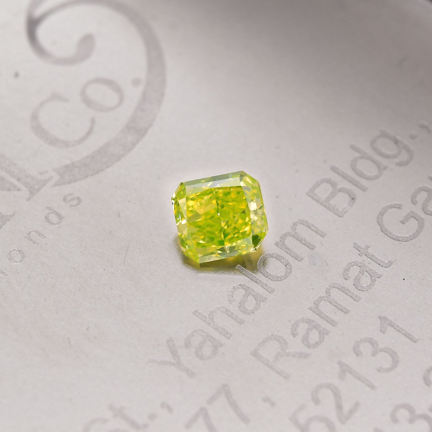 0.47 Carat Fancy Vivid Green Yellow Radiant Diamond VVS1 GIA