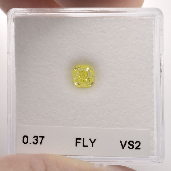 0.37 Carat Fancy Light Yellow Radiant Diamond VS2 IGI