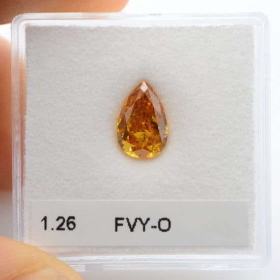 Diamante Goccia GIA Giallo-Arancio Intenso Fantasia da 1,26 Carati (I1)