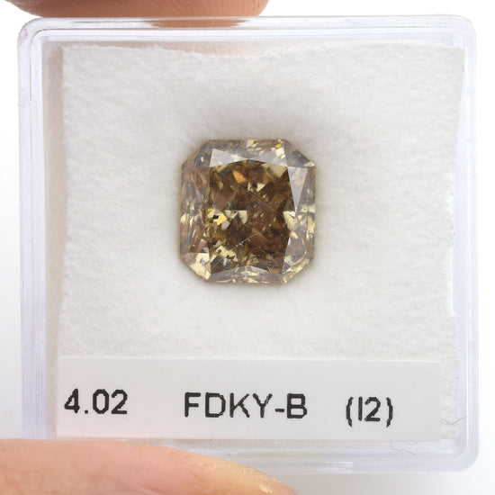 Diamante Radiante Giallo Brunastro Scuro Fancy da 4,02 carati (I2) GIA