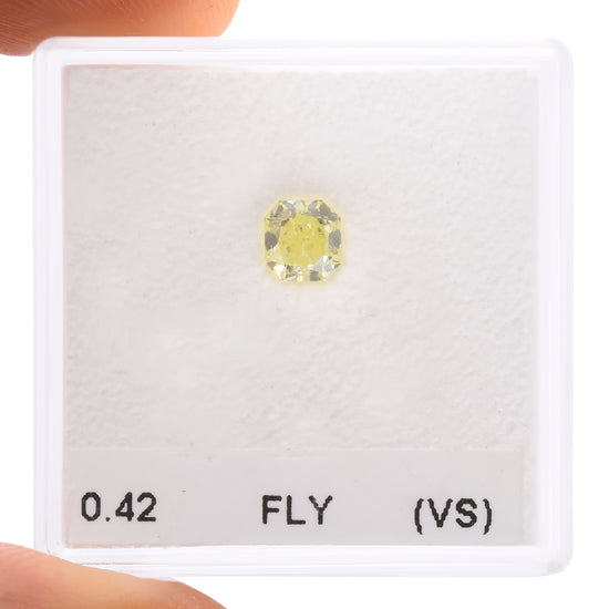 0.42 Carat Fancy Light Yellow Radiant Diamond (VS)