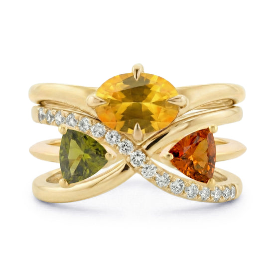 Gelber ovaler Saphir, grüne und orangefarbene Dreiecks-Turmaline und Diamant-Crossover-Ringe