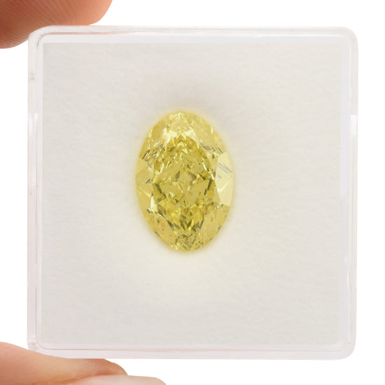 4.22 Karat Fancy Yellow Oval-Diamant VVS2 GIA