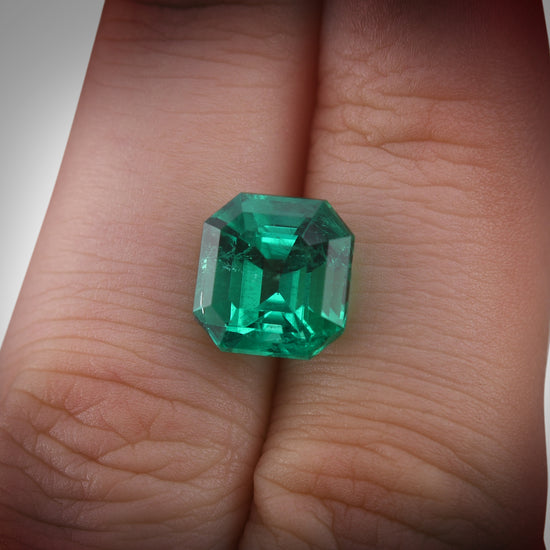 4.47 Carat Green COLOMBIAN Emerald Emerald GRS