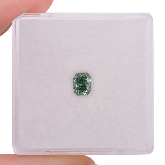 0.34 Carat Fancy Vivid Bluish Green Radiant Diamond SI2 GIA