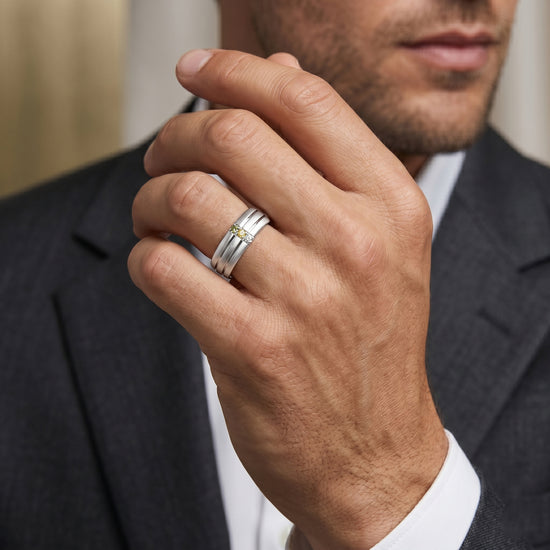 Herrenring mit farbigem Diamanten