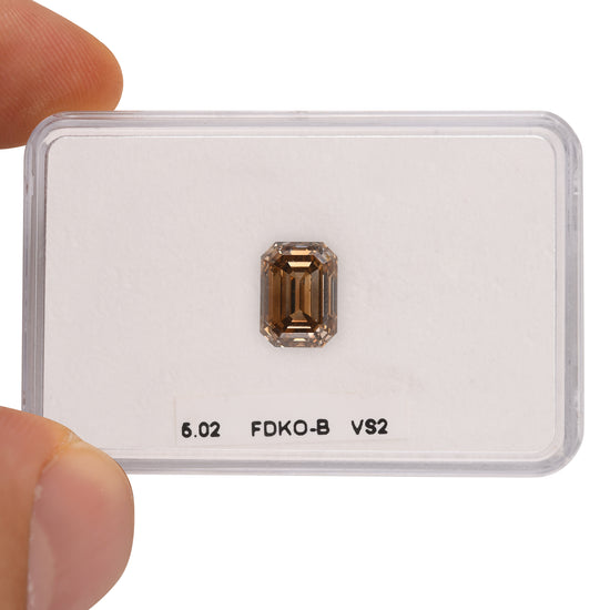 5.02 Karat Fancy Dark Orangy Brown Smaragd Diamant VS2 GIA