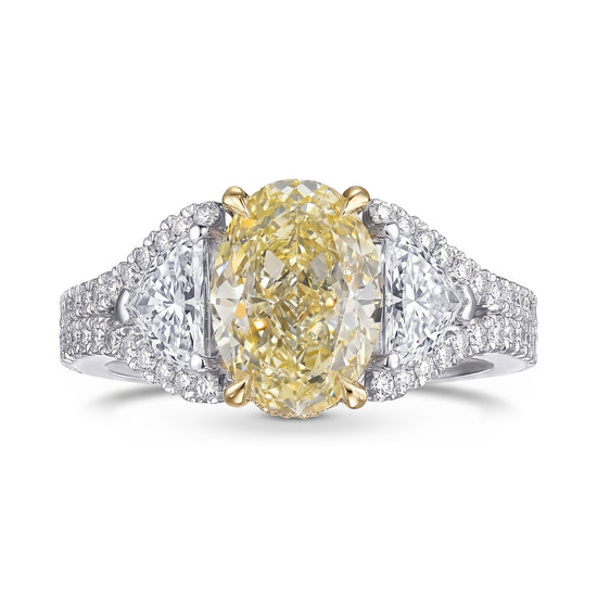 Hellgelber ovaler Dreistein-Diamantring