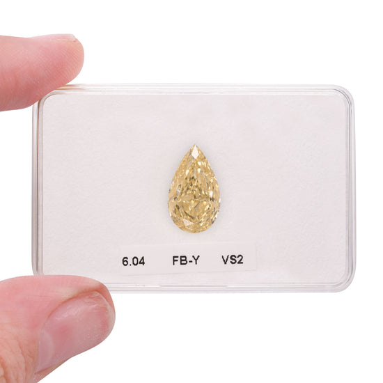 Diamante a Pera Giallo Brunastro Fancy 6.04 carati VS2 GIA