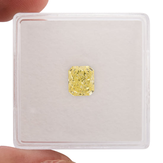 Diamante GIA Radiant Fancy Light Yellow da 1.01 carati VS1