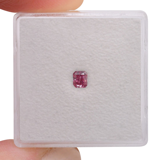 0.18 Carat Fancy Vivid Purplish Pink Radiant Diamond SI2 GIA