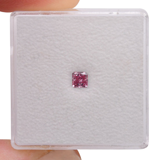 0.19 Carat Fancy Vivid Purplish Pink Radiant Diamond SI2 GIA