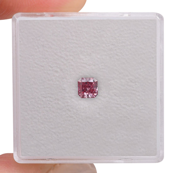 0.27 Carat Fancy Vivid Purplish Pink Radiant Argyle Diamond SI2 GIA