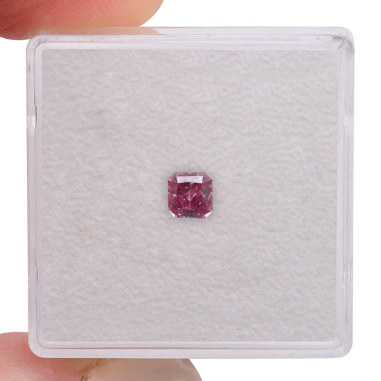 0.28 Carat Fancy Vivid Purplish Pink Radiant Argyle Diamond SI2 GIA