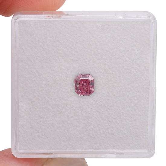 0.28 Carat Fancy Vivid Purplish Pink Radiant Argyle Diamond SI2 GIA