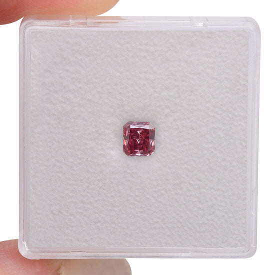 0.31 Carat Fancy Vivid Purplish Pink Radiant Argyle Diamond SI2 GIA