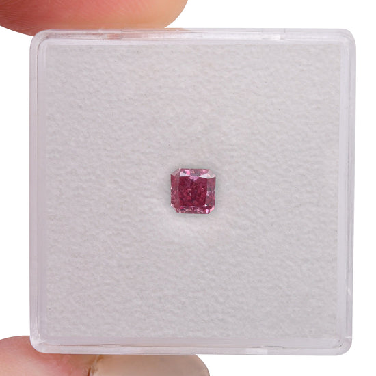 0.31 Carat Fancy Vivid Purplish Pink Radiant Argyle Diamond SI2 GIA