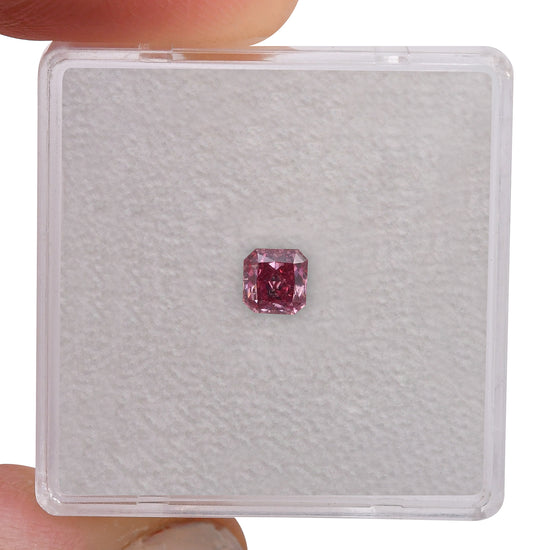 0.31 Carat Fancy Vivid Purplish Pink Radiant Argyle Diamond I1 GIA