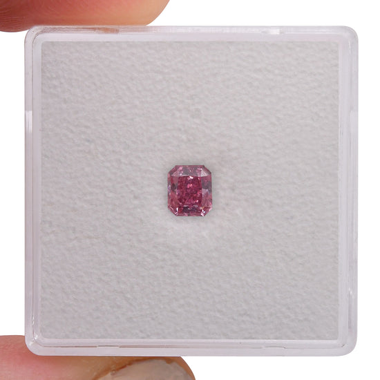 0.35 Carat Fancy Vivid Purplish Pink Radiant Argyle Diamond SI1 GIA
