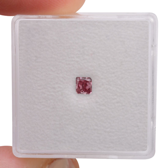 0.19 Carat Fancy Vivid Purplish Pink Radiant Argyle Diamond VS2 GIA and Argyle